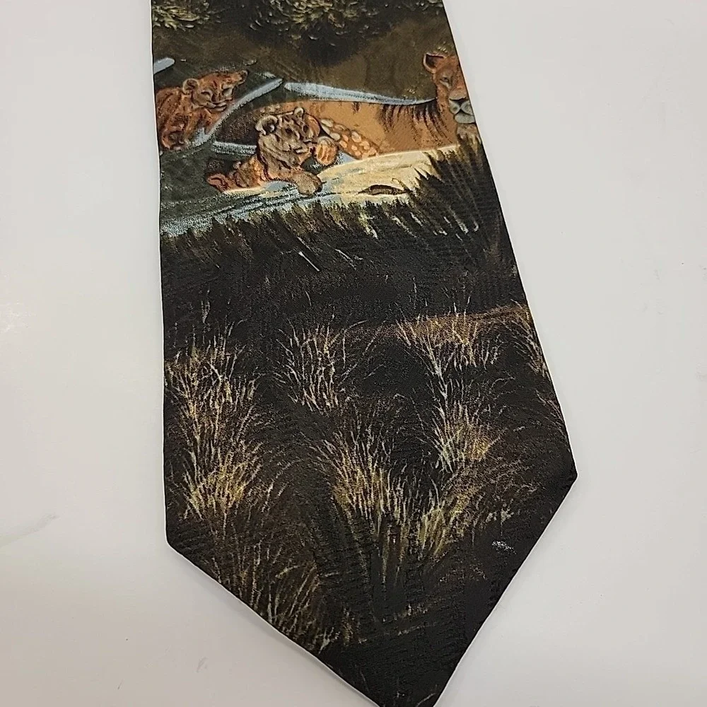 WEMBLEY Endangered Species Mens 100% Silk Tie Lions Cubs Made in USA Majestic‎